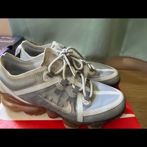 Girls Platinum Nike Air Vapormax size 3.5 (W size 5)